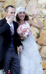 El centrocampista del FC Barcelona Andrés Iniesta ha contraído matrimonio este domingo con Anna Ortiz en el castillo de Tamarit en Tarragona.