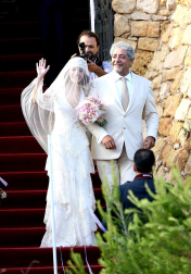 El centrocampista del FC Barcelona Andrés Iniesta ha contraído matrimonio este domingo con Anna Ortiz en el castillo de Tamarit en Tarragona.