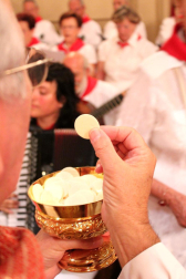 A las once de la mañana de este viernes 13, se ha celebrado una misa en la Capilla San Fermín en honor a los Mayores