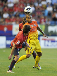 Osasuna recibió este domingo al Barcelona con un juego intenso que le valió adelantarse en el marcador (1-0), pero que se hundió poco a poco tras dos actuaciones de Leo Messi y la expulsión del capitán rojillo, Patxi Puñal.