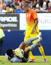 Osasuna recibió este domingo al Barcelona con un juego intenso que le valió adelantarse en el marcador (1-0), pero que se hundió poco a poco tras dos actuaciones de Leo Messi y la expulsión del capitán rojillo, Patxi Puñal.