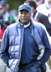 Michael Jordan, considerado uno de los mejores deportistas de todos los tiempos y mejor jugador de baloncesto de la historia, cumple 50 años. En estas imágenes se recogen algunos de los momentos más importantes de su vida personal y carrera deportiva.