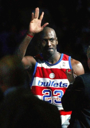 Michael Jordan, considerado uno de los mejores deportistas de todos los tiempos y mejor jugador de baloncesto de la historia, cumple 50 años. En estas imágenes se recogen algunos de los momentos más importantes de su vida personal y carrera deportiva.