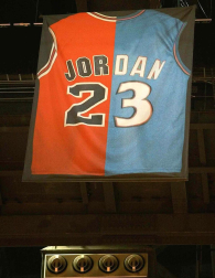 Michael Jordan, considerado uno de los mejores deportistas de todos los tiempos y mejor jugador de baloncesto de la historia, cumple 50 años. En estas imágenes se recogen algunos de los momentos más importantes de su vida personal y carrera deportiva.
