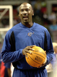 Michael Jordan, considerado uno de los mejores deportistas de todos los tiempos y mejor jugador de baloncesto de la historia, cumple 50 años. En estas imágenes se recogen algunos de los momentos más importantes de su vida personal y carrera deportiva.