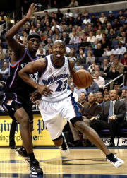 Michael Jordan, considerado uno de los mejores deportistas de todos los tiempos y mejor jugador de baloncesto de la historia, cumple 50 años. En estas imágenes se recogen algunos de los momentos más importantes de su vida personal y carrera deportiva.