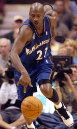Michael Jordan, considerado uno de los mejores deportistas de todos los tiempos y mejor jugador de baloncesto de la historia, cumple 50 años. En estas imágenes se recogen algunos de los momentos más importantes de su vida personal y carrera deportiva.