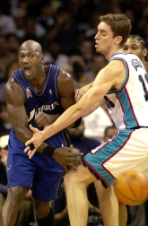 Michael Jordan, considerado uno de los mejores deportistas de todos los tiempos y mejor jugador de baloncesto de la historia, cumple 50 años. En estas imágenes se recogen algunos de los momentos más importantes de su vida personal y carrera deportiva.