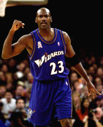 Michael Jordan, considerado uno de los mejores deportistas de todos los tiempos y mejor jugador de baloncesto de la historia, cumple 50 años. En estas imágenes se recogen algunos de los momentos más importantes de su vida personal y carrera deportiva.