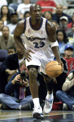 Michael Jordan, considerado uno de los mejores deportistas de todos los tiempos y mejor jugador de baloncesto de la historia, cumple 50 años. En estas imágenes se recogen algunos de los momentos más importantes de su vida personal y carrera deportiva.