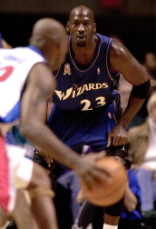 Michael Jordan, considerado uno de los mejores deportistas de todos los tiempos y mejor jugador de baloncesto de la historia, cumple 50 años. En estas imágenes se recogen algunos de los momentos más importantes de su vida personal y carrera deportiva.
