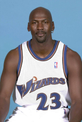 Michael Jordan, considerado uno de los mejores deportistas de todos los tiempos y mejor jugador de baloncesto de la historia, cumple 50 años. En estas imágenes se recogen algunos de los momentos más importantes de su vida personal y carrera deportiva.
