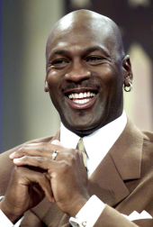 Michael Jordan, considerado uno de los mejores deportistas de todos los tiempos y mejor jugador de baloncesto de la historia, cumple 50 años. En estas imágenes se recogen algunos de los momentos más importantes de su vida personal y carrera deportiva.