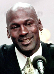 Michael Jordan, considerado uno de los mejores deportistas de todos los tiempos y mejor jugador de baloncesto de la historia, cumple 50 años. En estas imágenes se recogen algunos de los momentos más importantes de su vida personal y carrera deportiva.