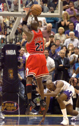Michael Jordan, considerado uno de los mejores deportistas de todos los tiempos y mejor jugador de baloncesto de la historia, cumple 50 años. En estas imágenes se recogen algunos de los momentos más importantes de su vida personal y carrera deportiva.