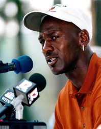 Michael Jordan, considerado uno de los mejores deportistas de todos los tiempos y mejor jugador de baloncesto de la historia, cumple 50 años. En estas imágenes se recogen algunos de los momentos más importantes de su vida personal y carrera deportiva.