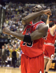 Michael Jordan, considerado uno de los mejores deportistas de todos los tiempos y mejor jugador de baloncesto de la historia, cumple 50 años. En estas imágenes se recogen algunos de los momentos más importantes de su vida personal y carrera deportiva.