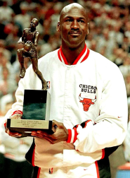 Michael Jordan, considerado uno de los mejores deportistas de todos los tiempos y mejor jugador de baloncesto de la historia, cumple 50 años. En estas imágenes se recogen algunos de los momentos más importantes de su vida personal y carrera deportiva.