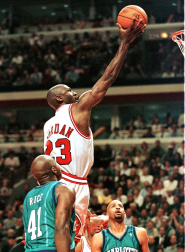 Michael Jordan, considerado uno de los mejores deportistas de todos los tiempos y mejor jugador de baloncesto de la historia, cumple 50 años. En estas imágenes se recogen algunos de los momentos más importantes de su vida personal y carrera deportiva.