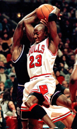 Michael Jordan, considerado uno de los mejores deportistas de todos los tiempos y mejor jugador de baloncesto de la historia, cumple 50 años. En estas imágenes se recogen algunos de los momentos más importantes de su vida personal y carrera deportiva.
