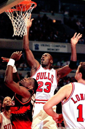 Michael Jordan, considerado uno de los mejores deportistas de todos los tiempos y mejor jugador de baloncesto de la historia, cumple 50 años. En estas imágenes se recogen algunos de los momentos más importantes de su vida personal y carrera deportiva.