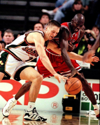 Michael Jordan, considerado uno de los mejores deportistas de todos los tiempos y mejor jugador de baloncesto de la historia, cumple 50 años. En estas imágenes se recogen algunos de los momentos más importantes de su vida personal y carrera deportiva.