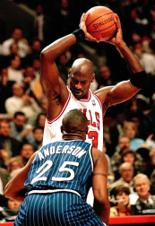 Michael Jordan, considerado uno de los mejores deportistas de todos los tiempos y mejor jugador de baloncesto de la historia, cumple 50 años. En estas imágenes se recogen algunos de los momentos más importantes de su vida personal y carrera deportiva.