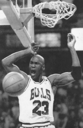 Michael Jordan, considerado uno de los mejores deportistas de todos los tiempos y mejor jugador de baloncesto de la historia, cumple 50 años. En estas imágenes se recogen algunos de los momentos más importantes de su vida personal y carrera deportiva.
