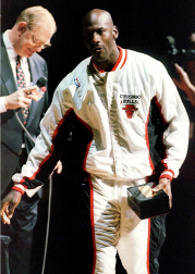 Michael Jordan, considerado uno de los mejores deportistas de todos los tiempos y mejor jugador de baloncesto de la historia, cumple 50 años. En estas imágenes se recogen algunos de los momentos más importantes de su vida personal y carrera deportiva.