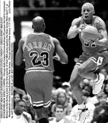 Michael Jordan, considerado uno de los mejores deportistas de todos los tiempos y mejor jugador de baloncesto de la historia, cumple 50 años. En estas imágenes se recogen algunos de los momentos más importantes de su vida personal y carrera deportiva.