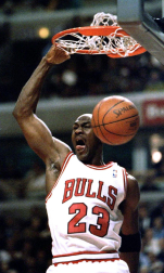 Michael Jordan, considerado uno de los mejores deportistas de todos los tiempos y mejor jugador de baloncesto de la historia, cumple 50 años. En estas imágenes se recogen algunos de los momentos más importantes de su vida personal y carrera deportiva.