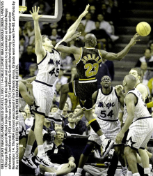 Michael Jordan, considerado uno de los mejores deportistas de todos los tiempos y mejor jugador de baloncesto de la historia, cumple 50 años. En estas imágenes se recogen algunos de los momentos más importantes de su vida personal y carrera deportiva.