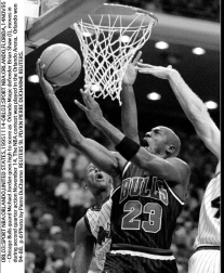 Michael Jordan, considerado uno de los mejores deportistas de todos los tiempos y mejor jugador de baloncesto de la historia, cumple 50 años. En estas imágenes se recogen algunos de los momentos más importantes de su vida personal y carrera deportiva.