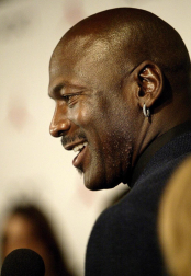 Michael Jordan, considerado uno de los mejores deportistas de todos los tiempos y mejor jugador de baloncesto de la historia, cumple 50 años. En estas imágenes se recogen algunos de los momentos más importantes de su vida personal y carrera deportiva.