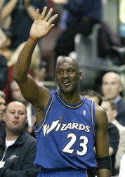 Michael Jordan, considerado uno de los mejores deportistas de todos los tiempos y mejor jugador de baloncesto de la historia, cumple 50 años. En estas imágenes se recogen algunos de los momentos más importantes de su vida personal y carrera deportiva.
