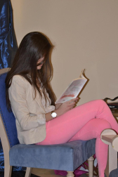 La tertuliana Carmen Lomana acudió al Hotel Puerta del Camino de Pamplona a presentar su último libro, "El glamour inteligente".