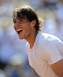 El español Rafael Nadal se clasificó para la final de Roland Garros al derrotar al serbio Novak Djokovic por 6-4, 3-6, 6-1, 6-7(3) y 9-7 al término de un intenso duelo que duró 4 horas y 37 minutos, por lo que buscará su octavo título en el Grand Slam de tierra batida.