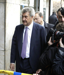 Numerosos políticos acuden a la capilla ardiente de Fraga