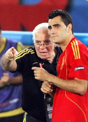 El exseleccionador de fútbol Luis Aragonés, figura histórica del fútbol español y ganador de una Eurocopa en 2008 con el combinado nacional, ha fallecido esta madrugada a los 75 años en la clínica Cemtro de Madrid, según confirmó a Radio Nacional de España el doctor Pedro Guillén.