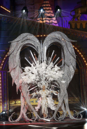 Candidatas y espectáculo de la elección de la reina del Carnaval 2014 en Las Palmas de Gran Canaria, certamen dedicado al "Mundo de las Fantasía" que fue ganado por la joven Cindy Klein con el diseño '¡El cielo es el límite!', de Fernando Méndez.