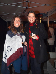 El viernes 5 de diciembre, por la noche, la boutique de trajes de novios, ceremonias y fiestas L´Atelier celebró la entrada de la Navidad con una gran gala, para la que se instalaron cuatro grandes carpas en el exterior del establecimiento, ubicado en la calle Muro. Cerca de 400 invitados acudieron a la cita, que se celebró de la mano del Restaurante Marisol, encargado del catering. Clientes, proveedores y personalidades del mundo de la moda y la gastronomía acudieron a la cita festiva.