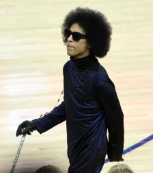 El cantante norteamericano Prince falleció este jueves 21 de abril en su domicilio del condado de Carvery (Minesota), a los 57 años de edad, según confirmó su publicista.