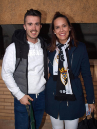 Más de dos mil personas se acercaron al campo del fútbol del CD Tudelano para presenciar el último partido en casa antes de los Play Off, encuentro que la directiva del club ribero decidió que fuera de “ayuda al club”. En el campo, el equipo de la capital ribera se enfrentó contra el UD Logroñés en un partido en el que las defensas se impusieron a las delanteras y que finalizó sin goles. Un empate que permite al club sumar ya 22 partidos sin conocer la derrota. Los tudelanos vivieron con intensidad en las gradas esta última sesión de fútbol antes de que comiencen los emocionantes cruces que pueden llevar al equipo, por primera vez en su historia, a Segunda División A.