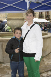 Dicastillo acogió un año más la fiesta en honor a este preciado manjar. El Ayuntamiento de la localidad junto al Consorcio Turístico de Tierra Estella fueron los encargados de organizar el evento, cuyo acto más esperado fue la degustación popular, al que acompañó el Certamen de Espárrago, que ha alcanzado su vigésima edición, y el XVIII Mercado de Productos Artesanos Agroalimentarios.