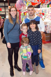 Del 6 al 8 de mayo, Refena acogió por cuarto año consecutivo la mayor feria outlet de Navarra, con descuentos anunciados del 70%, 80% y 90% en primeras marcas de moda, deporte, infantil, urban, surf, snow, etc. La oferta se completó con zona gastronómica y diferentes promociones y sorteos. Los que se animaron a visitar la feria se encontraron con casi 300 stands en los que se pusieron a la venta hasta 250.000 artículos en stock.