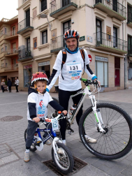 'Decabike' reunió a los tudelanos amantes de la bicicleta en una carrera no competitiva que se inició desde la Plaza Nueva y recorrió el centro de Tudela. Más tarde, la fiesta se prolongó en el Colegio Griseras donde se celebraron actividades como zumba con el Gimnasio Seven, Crossfit con IronBox Tudela, fútbol, taller de pintacaras, patines, etc.