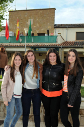 Los vecinos de Rada dieron la bienvenida a sus nuevos gigantes, Don Tizón y Doña Toda, que protagonizaron la apertura de sus fiestas en honor a San Isidro, entre el 13 y el 15 de mayo. Conciertos, ronda de jotas, festejos religiosos, encierros y capeas fueron desgranándose a lo largo de los tres días.