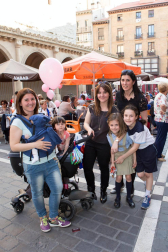 El evento 'La calle en Rosa', fiesta del vino rosado de Navarra, regresó por tercer año consecutivo al corazón de Pamplona. En esta ocasión, el epicentro de la celebración estuvo en las calles San Gregorio y Ciudadela, a las que se unieron Estafeta, San Nicolás y Comedias. Una tarde meteorológicamente perfecta en la que los amantes del vino pudieron disfrutar de un ambiente inmejorable.