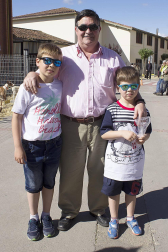El Ayuntamiento de Mendavia en colaboración con la local Sociedad de cazadores La Vega y la Federación Navarra de este deporte organizó el domingo 29 de mayo el Día del cazador navarro. Exhibiciones de diferentes tipos de caza, muestra de perros, carreras, feria de artesanía y una comida popular fueron los actos que amenizaron la jornada.