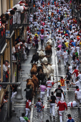Un encierro masivo y sin cornadas en el domingo de Sanfermines